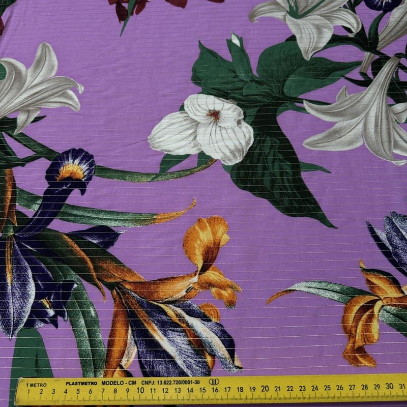 Tecido Viscose Estampada Floral Elegance Lilás Lurex • Conexão Tecidos