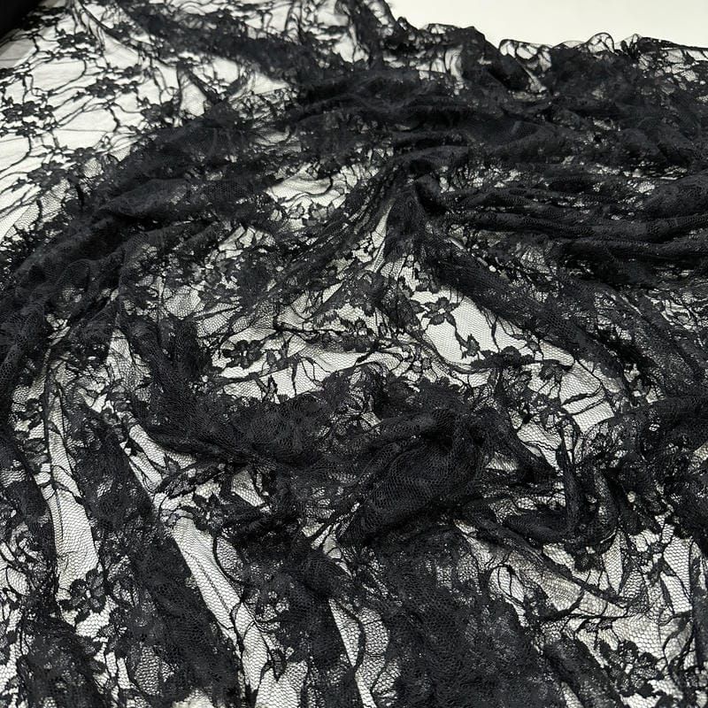 Tecido Renda Chantilly Arabesco Floral Preto • Conexão Tecidos