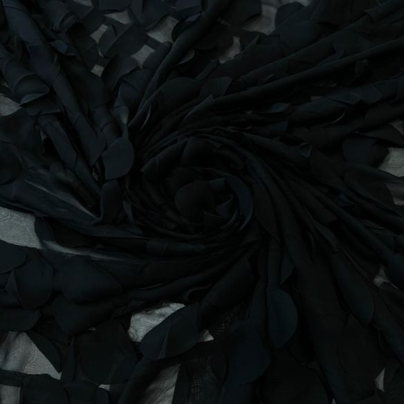 Tecido Musseline Lisa Pétalas Preto • Conexão Tecidos