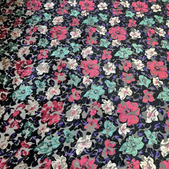 Tecido Veludo Devorê Floral Elegance Preto • Conexão Tecidos