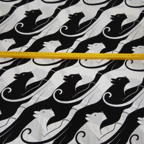 Tecido Viscose Estampada Gatos Preto e Branco • Conexão Tecidos 2