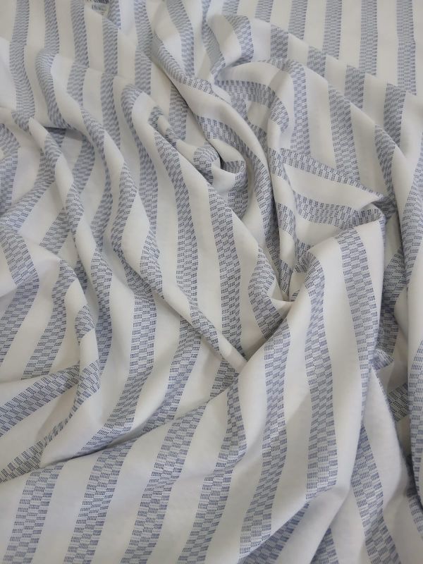 Tecido Viscose Estampada Listrada Azul Claro • Conexão Tecidos