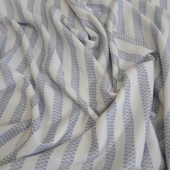 Tecido Viscose Estampada Listrada Azul Claro • Conexão Tecidos