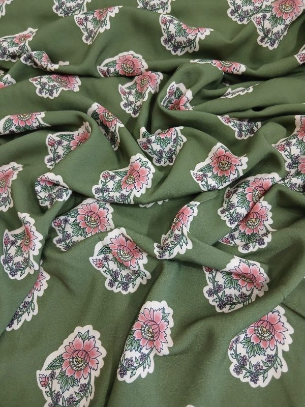 Tecido Viscose Estampada Medalhão Verde Oliva • Conexão Tecidos