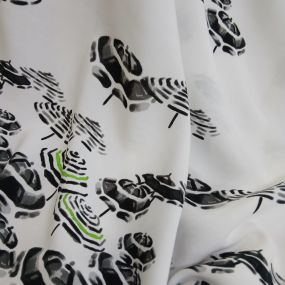 Tecido Viscose Estampada Guarda Chuva Preto e Branco • Conexão Tecidos 2