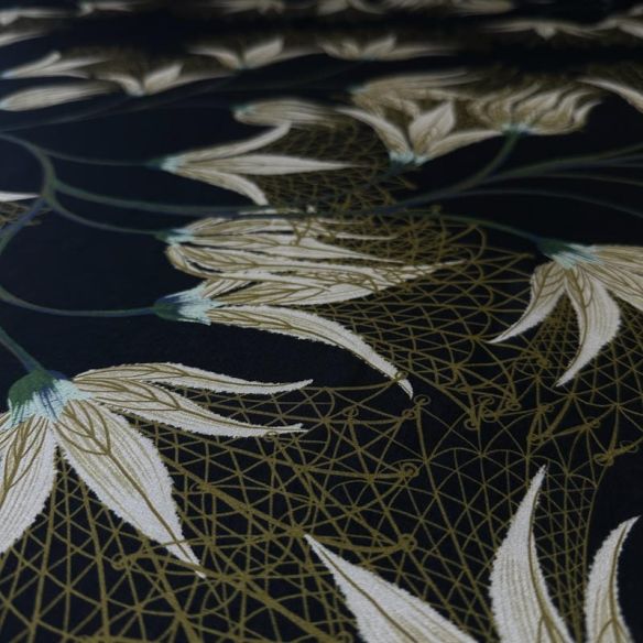 Tecido Voal de Viscose Floral Botânico Preto • Conexão Tecidos