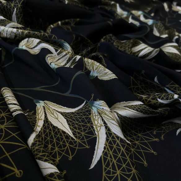 Tecido Voal de Viscose Floral Botânico Preto • Conexão Tecidos
