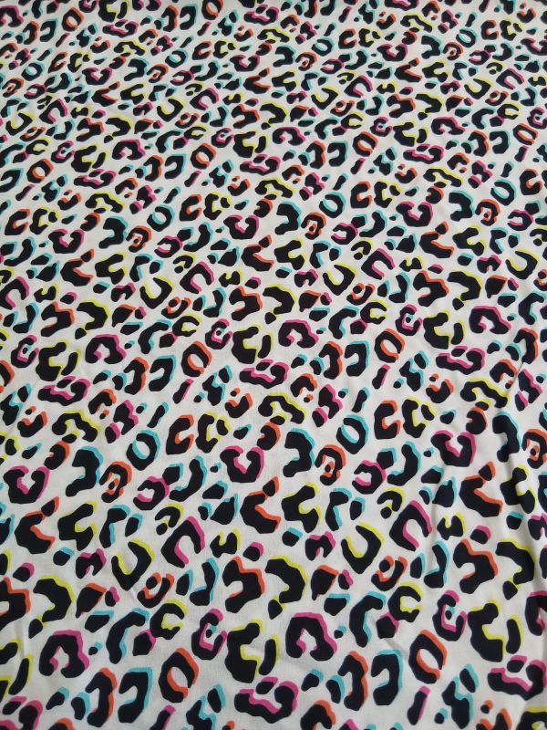 Tecido Viscose Estampada Oncinha Colors • Conexão Tecidos