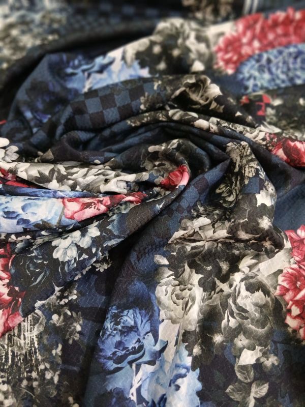 Tecido Viscose Estampada Floral Dark Xadrez Azul • Conexão Tecidos