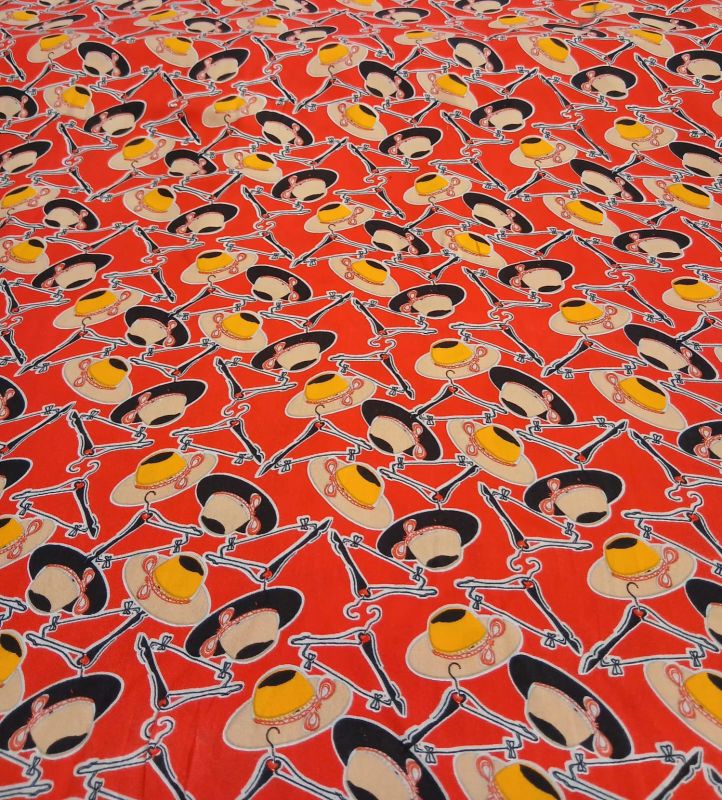 Tecido Viscose Estampada Chapéus Coral • Conexão Tecidos