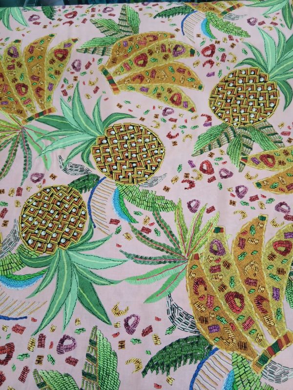 Tecido Viscose Estampada Tropical Abacaxi Rosa • Conexão Tecidos
