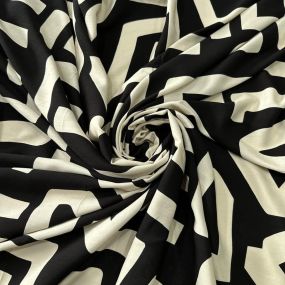 Tecido Viscolinho Estampado Grega Preto e Off-White • Conexão Tecidos