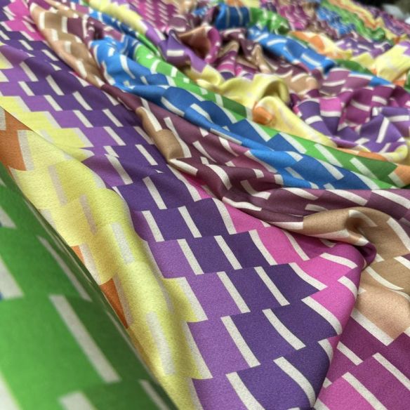 Tecido Viscose Estampada Acetinada Patchwork • Conexão Tecidos
