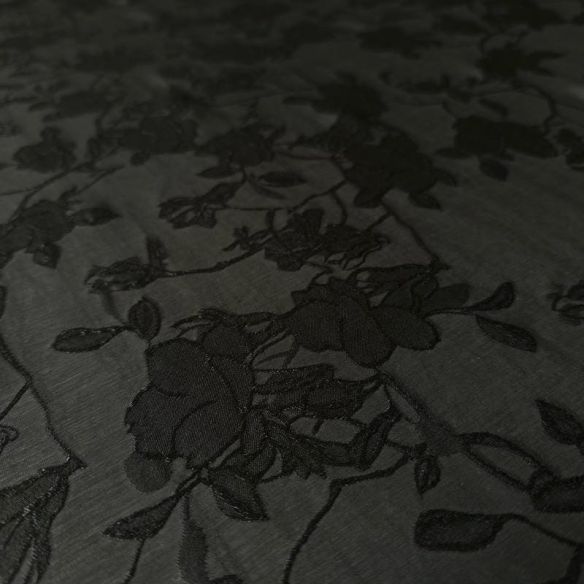 Tecido Jacquard Macio Floral Preto • Conexão Tecidos
