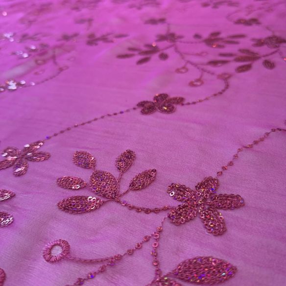 Tecido Musseline De Seda Bordada Indiana Pink • Conexão Tecidos
