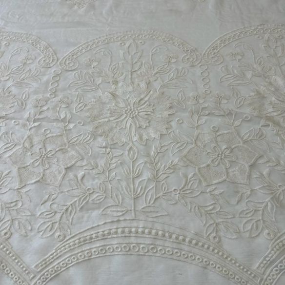Tecido Chiffon De Seda Bordada Indiana Off White • Conexão Tecidos