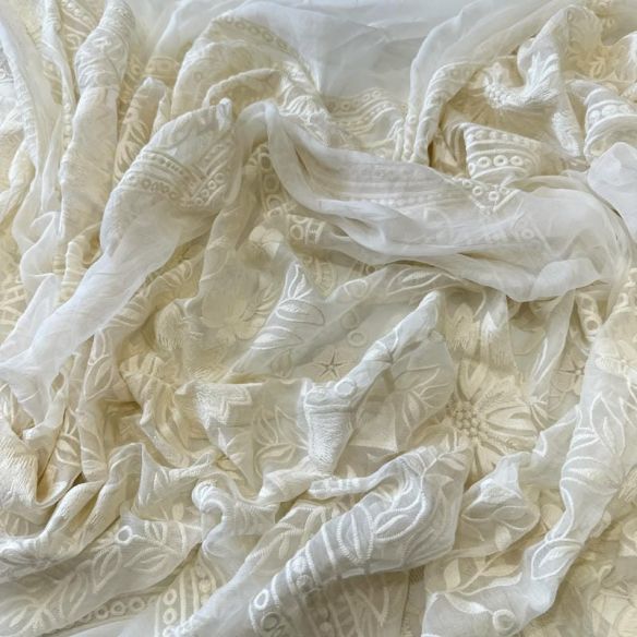 Tecido Chiffon De Seda Bordada Indiana Off White • Conexão Tecidos