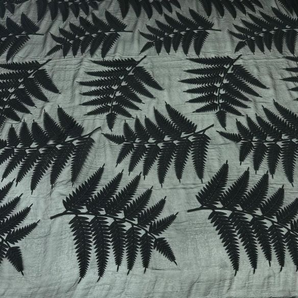 Tecido Chiffon De Seda Bordada Indiana Preto • Conexão Tecidos