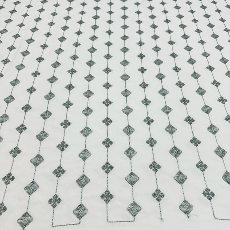 Tecido Viscolinho Bordado Verde Lurex e Off White • Conexão Tecidos