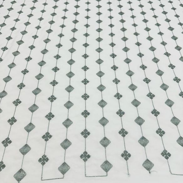 Tecido Viscolinho Bordado Verde Lurex e Off White • Conexão Tecidos