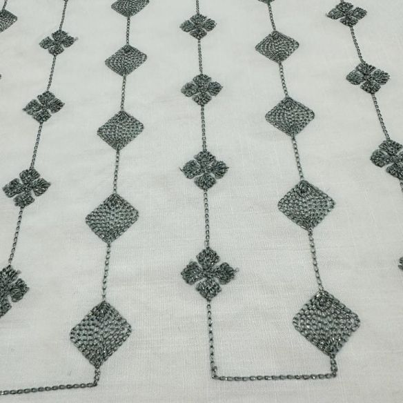 Tecido Viscolinho Bordado Verde Lurex e Off White • Conexão Tecidos