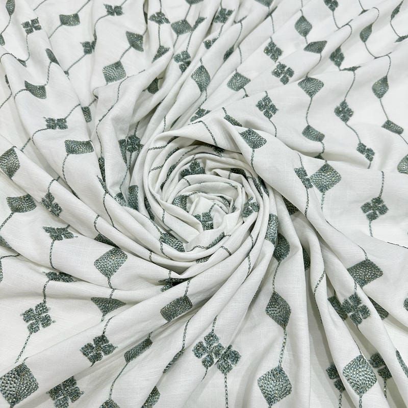 Tecido Viscolinho Bordado Verde Lurex e Off White • Conexão Tecidos