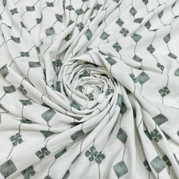 Tecido Viscolinho Bordado Verde Lurex e Off White • Conexão Tecidos