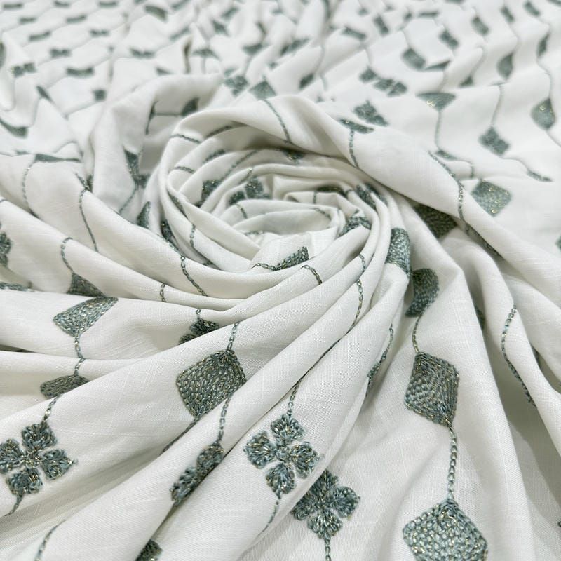 Tecido Viscolinho Bordado Verde Lurex e Off White • Conexão Tecidos