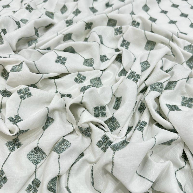 Tecido Viscolinho Bordado Verde Lurex e Off White • Conexão Tecidos