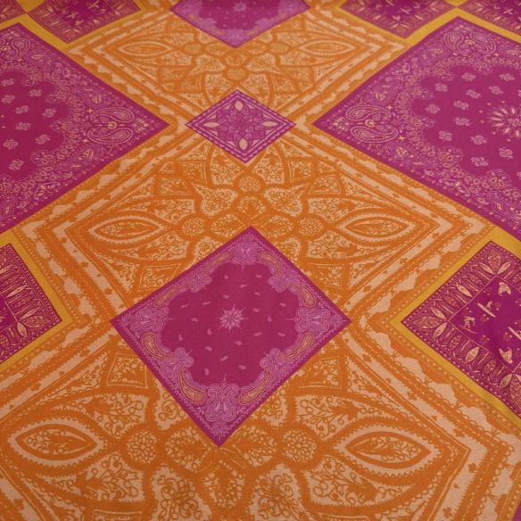 Tecido Cetim de Seda Pura Estampada Bandana Laranja e Pink • Conexão