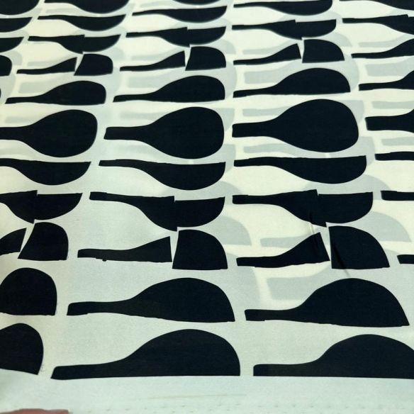 Tecido Cetim de Seda Pura Estampada Abstrata P&B • Conexão Tecidos