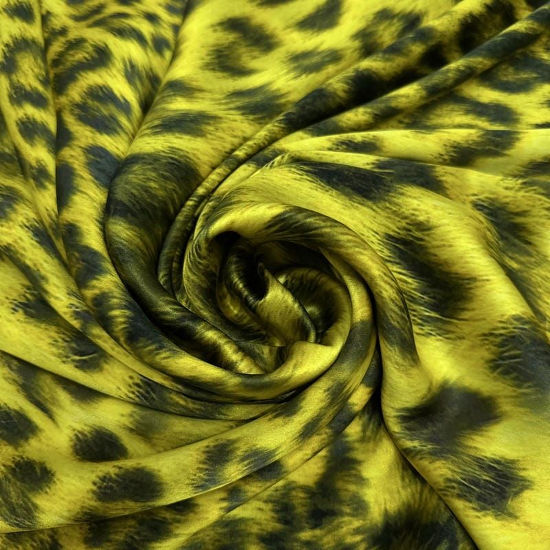 Tecido Cetim de Seda Pura Estampada Onça Amarelo • Conexão Tecidos