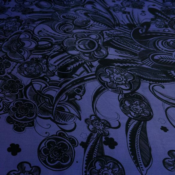 Tecido Cetim de Seda Pura Estampada Paisley Roxo Noite • Conexão