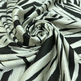Tecido Cetim de Seda Pura Estampada Folhagem Tropical P&B • Conexão 2
