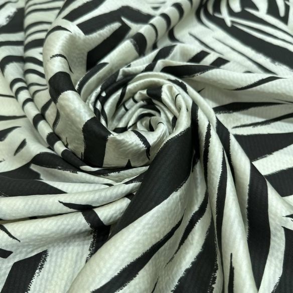 Tecido Cetim de Seda Pura Estampada Folhagem Tropical P&B • Conexão