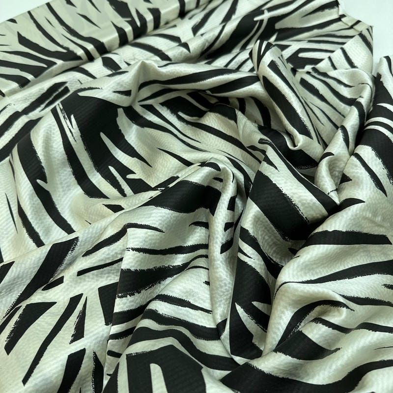 Tecido Cetim de Seda Pura Estampada Folhagem Tropical P&B • Conexão