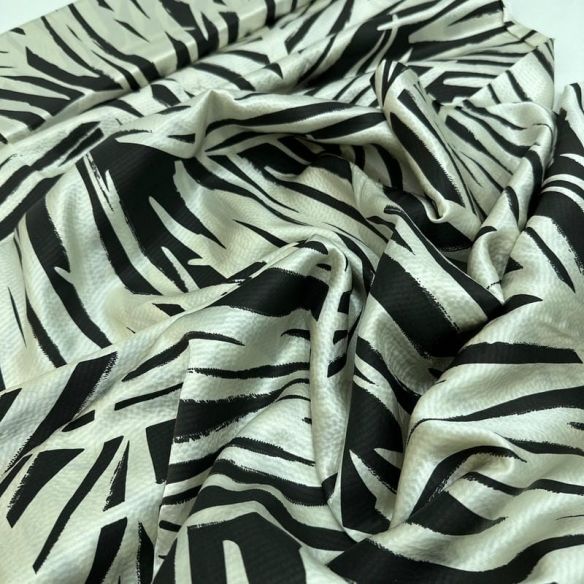Tecido Cetim de Seda Pura Estampada Folhagem Tropical P&B • Conexão