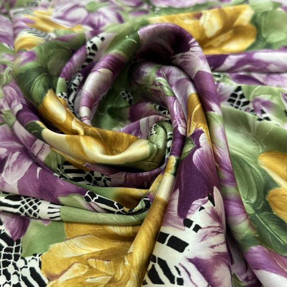 Tecido Cetim de Seda com Elastano Estampado Floral Renda Roxo •