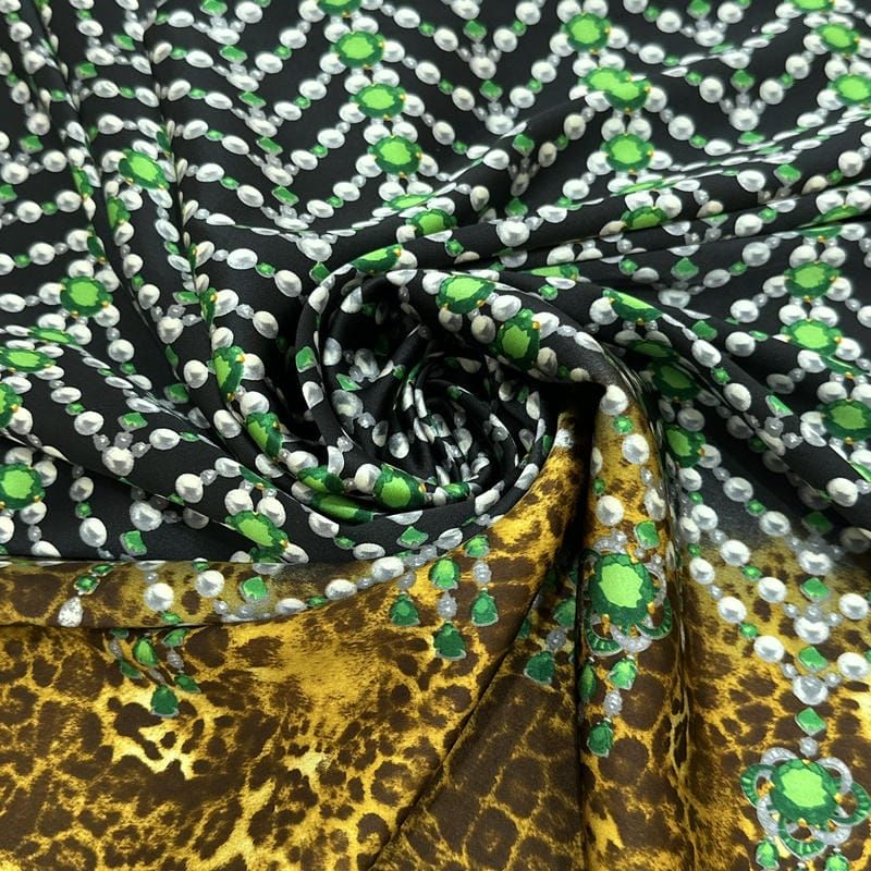 Tecido Cetim de Seda com Elastano Estampado Animal Print Pedraria •