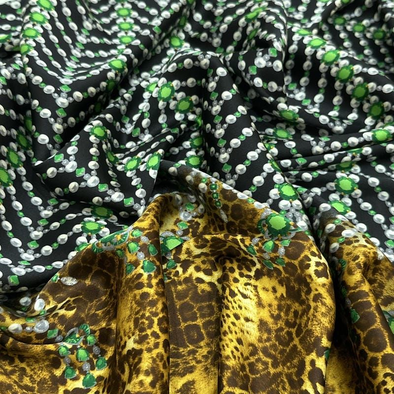 Tecido Cetim de Seda com Elastano Estampado Animal Print Pedraria •