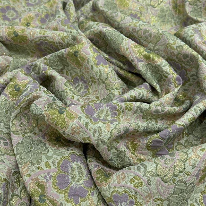 Tecido Jacquard Brocado Floral Verde Chá com Lilás • Conexão Tecidos