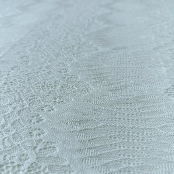Tecido Renda Chantilly Toque de Pêssego Off White • Conexão Tecidos