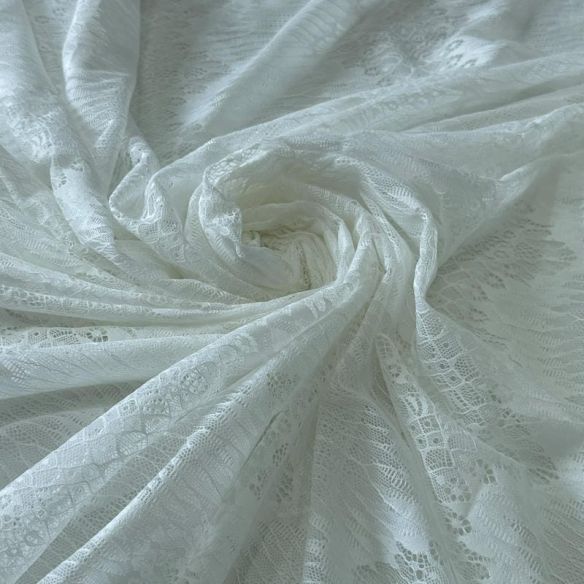Tecido Renda Chantilly Toque de Pêssego Off White • Conexão Tecidos