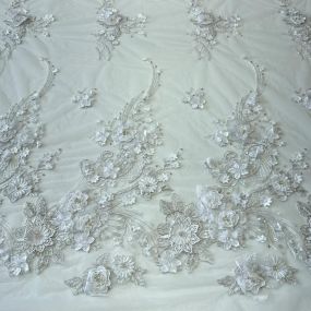 Tecido Tule Bordado com Pedrarias Branco Floral 3D • Conexão Tecidos