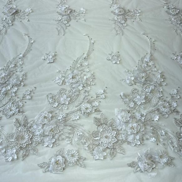 Tecido Tule Bordado com Pedrarias Branco Floral 3D • Conexão Tecidos