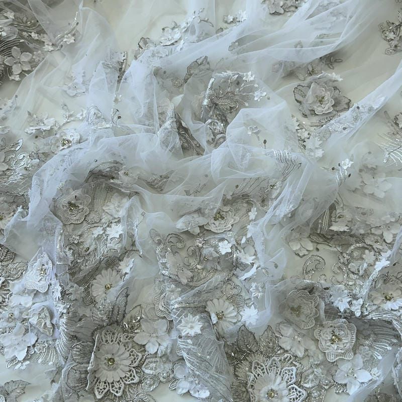 Tecido Tule Bordado com Pedrarias Branco Floral 3D • Conexão Tecidos