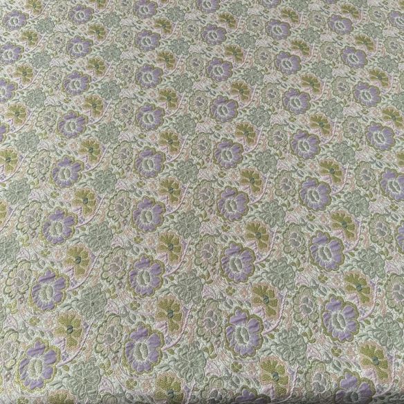 Tecido Jacquard Brocado Floral Verde Chá com Lilás • Conexão Tecidos