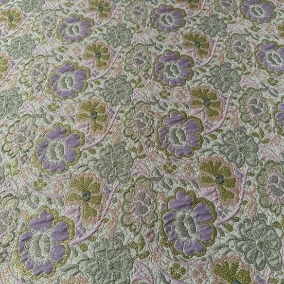 Tecido Jacquard Brocado Floral Verde Chá com Lilás • Conexão Tecidos