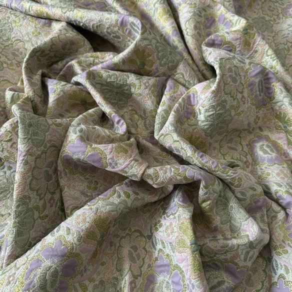 Tecido Jacquard Brocado Floral Verde Chá com Lilás • Conexão Tecidos