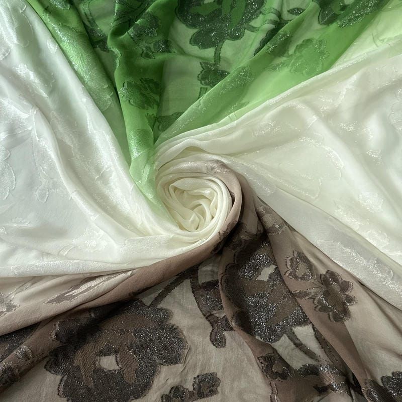 Tecido Devorê de Seda Francesa Degradê Floral Verde Fendi • Conexão